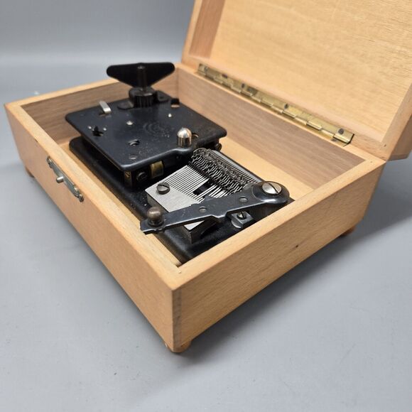 Vintage Thorens Music Box With 30 Teeth Plays But Missing 5 Teeth - Picture 7 of 14